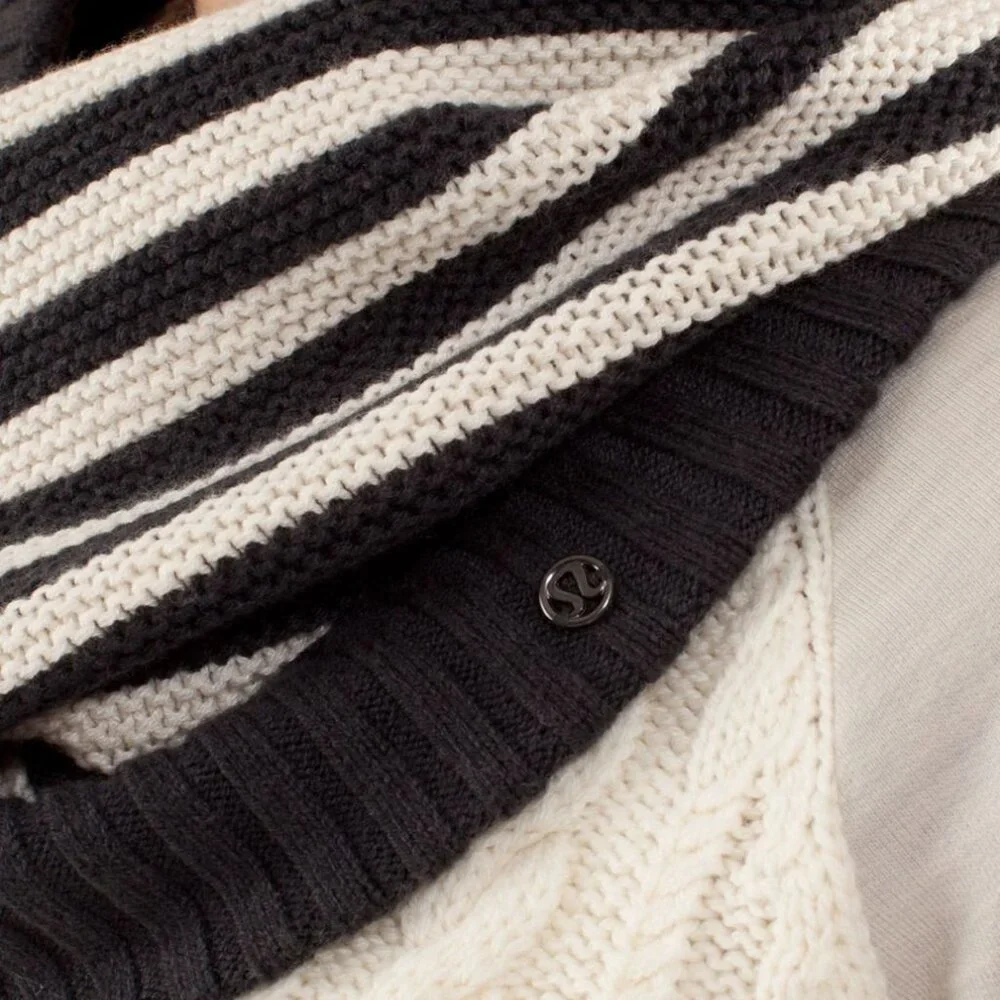 Lululemon Chalet Keep Your Neck Cozy Polar Cream / Deep Coal - VEUC - Like New - Picture 4 of 8
